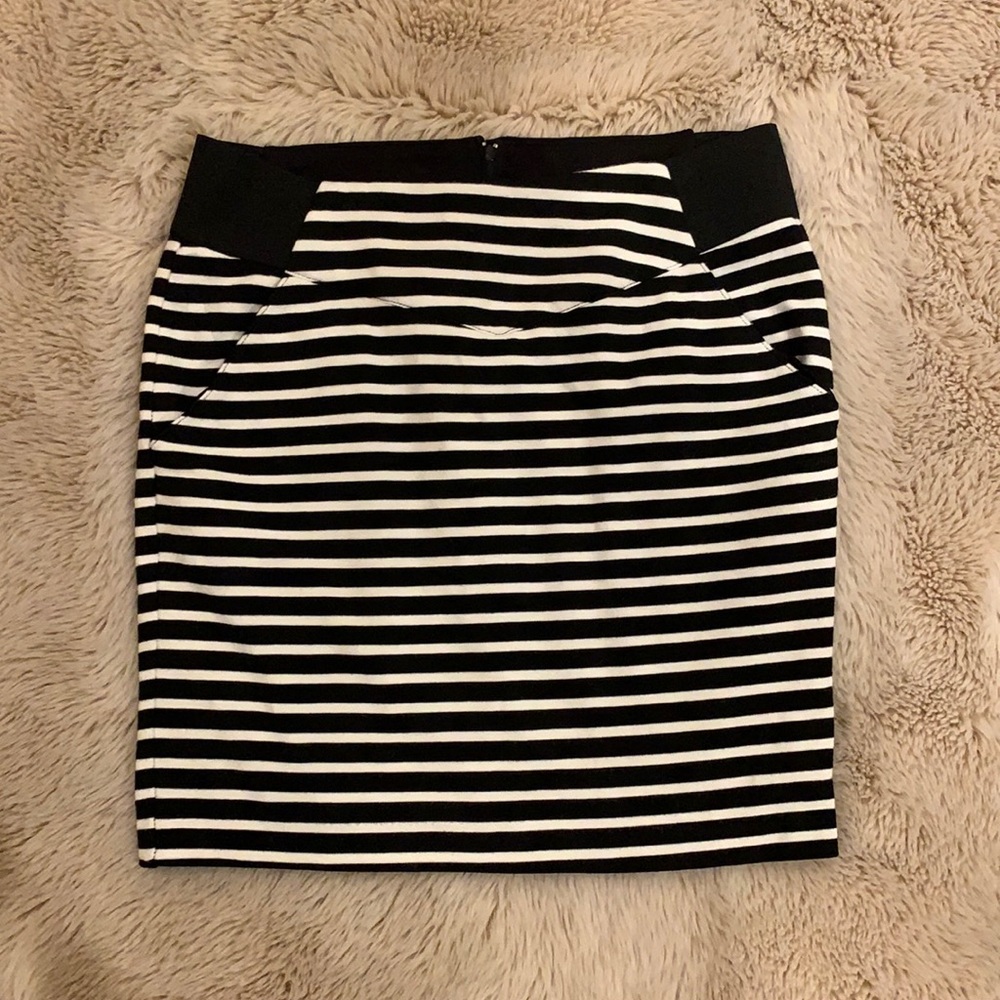 Rampage black and white striped skirt